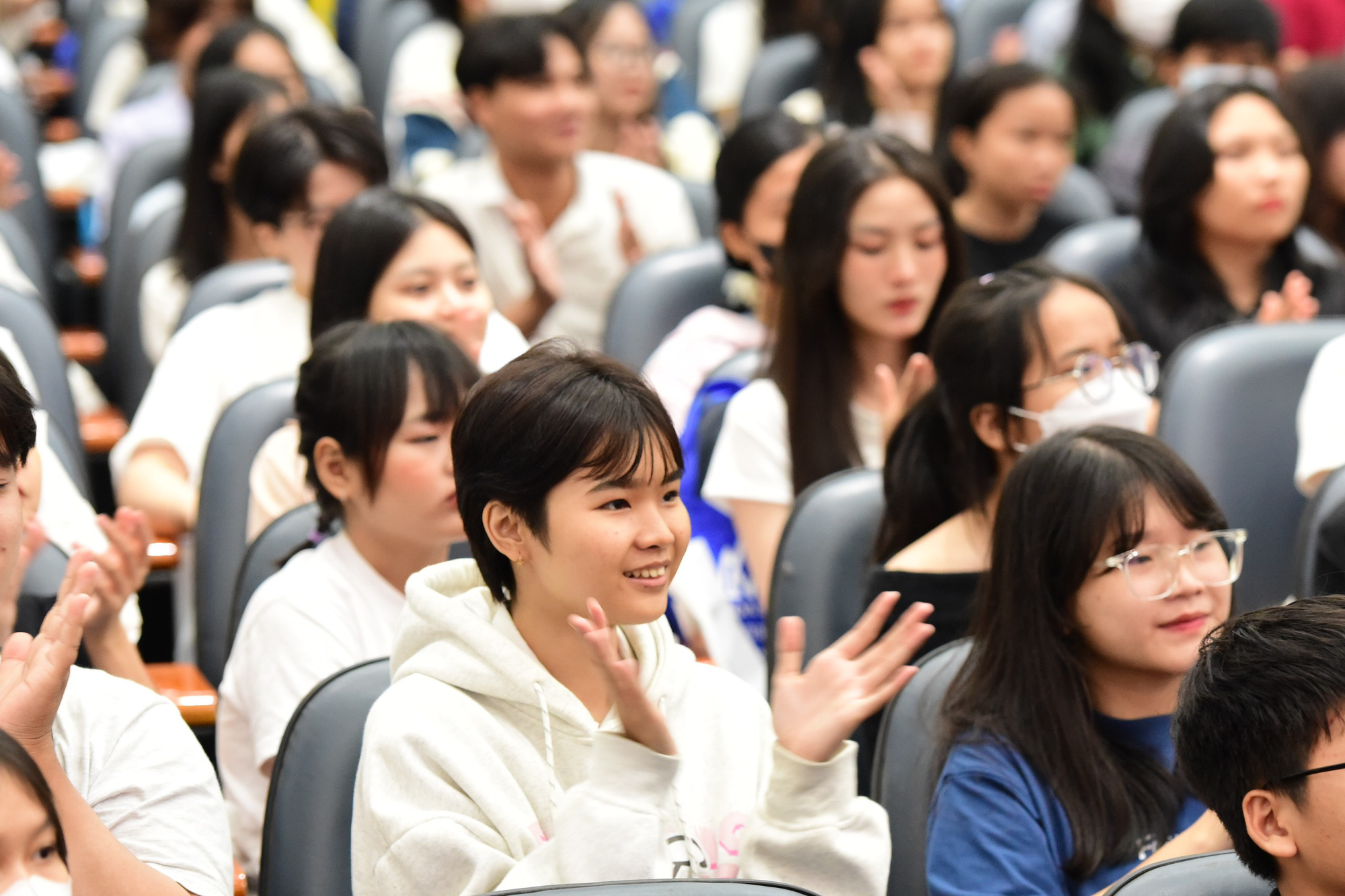 Học sinh tham dự ngày hội tư vấn tuyển sinh - hướng nghiệp 2024 - Ảnh: DUYÊN PHAN Học sinh tham dự Ngày hội tư vấn tuyển sinh - hướng nghiệp 2024 - Ảnh: DUYÊN PHAN