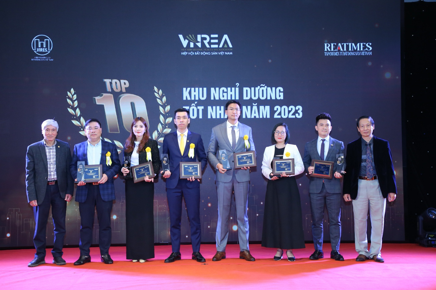 ALMA được vinh danh Top 10 khu nghỉ dưỡng xuất sắc 2023- Ảnh 1. Top 10 khu nghỉ dưỡng tốt nhất năm 2023 bao gồm: Phú Quốc United Center; Tổ hợp nghỉ dưỡng Flamingo Cát Bà Resort; Sun Tropical Village; Khu nghỉ dưỡng ALMA; Khu du lịch quốc tế Đồi Rồng; Regent Phu Quoc...