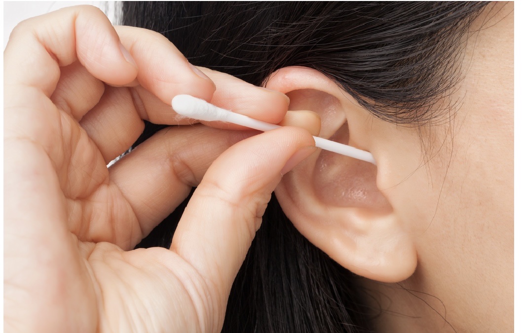 Bác sĩ nêu nguyên nhân thói quen ngoáy tai có thể ảnh hưởng đến thính lực- Ảnh 1. Bác sĩ nêu nguyên nhân thói quen ngoáy tai có thể ảnh hưởng đến thính lực- Ảnh 1.