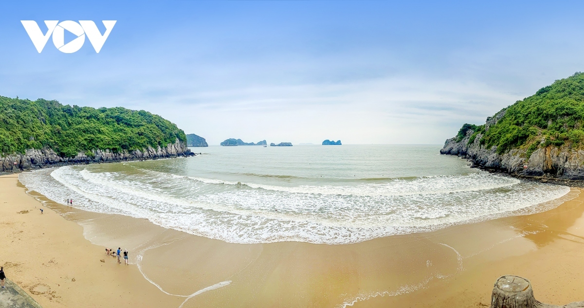 bắn pháo hoa, trình diễn khinh khí cầu dịp khai mạc du lịch cát bà 2024 hình ảnh 1 ban phao hoa, trinh dien khinh khi cau dip khai mac du lich cat ba 2024 hinh anh 1