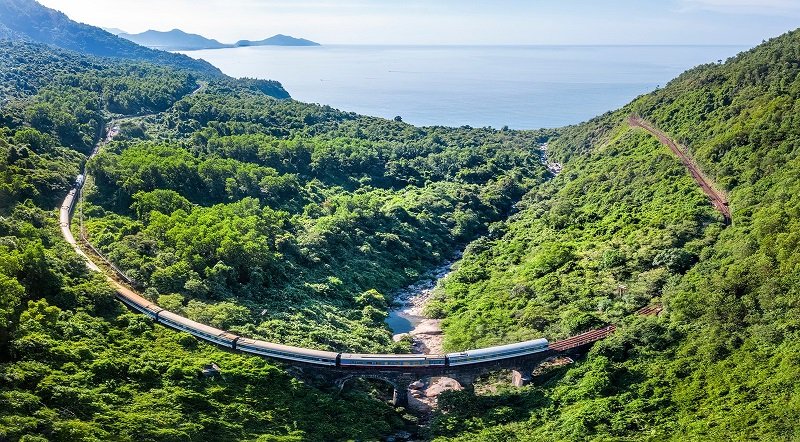 Bao giờ đoàn tàu du lịch Huế - Đà Nẵng lăn bánh?- Ảnh 1. Bao giờ đoàn tàu du lịch Huế - Đà Nẵng lăn bánh?- Ảnh 1.