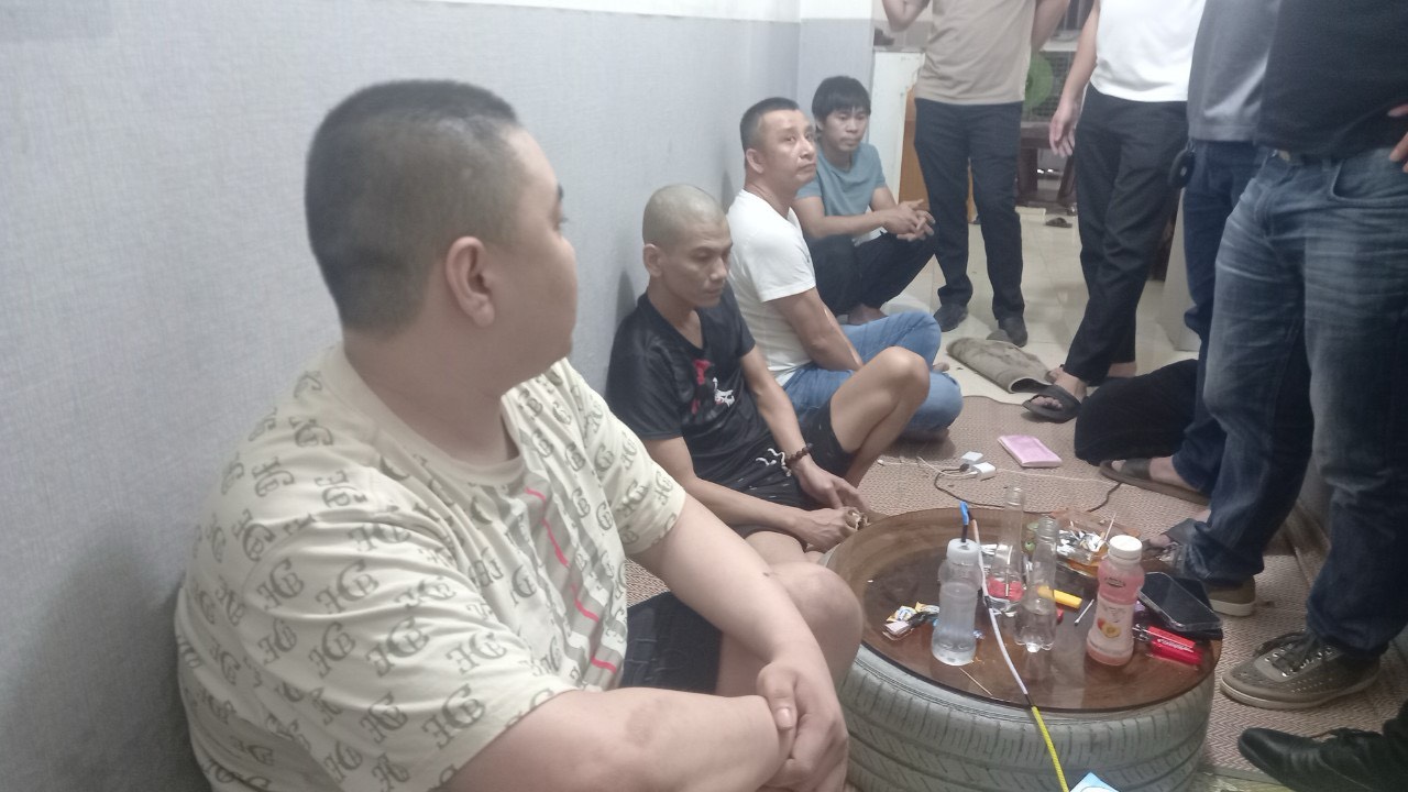 Quảng Bình: Bắt 5 nghi phạm sử dụng, tàng trữ hơn 25.000 viên ma túy- Ảnh 1. Quảng Bình: Bắt 5 nghi phạm sử dụng, tàng trữ hơn 25.000 viên ma túy- Ảnh 1.