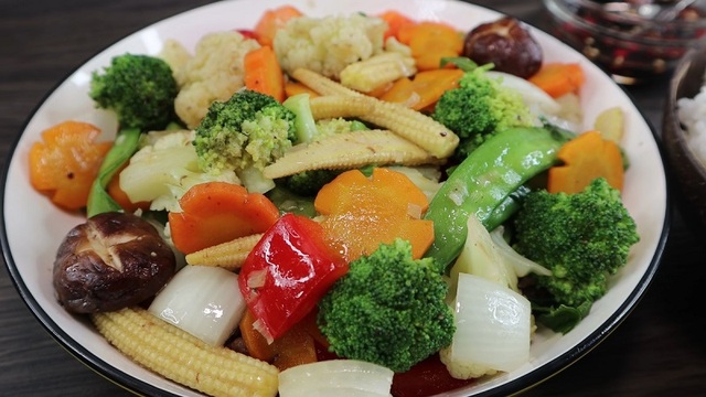 Bất ngờ 5 loại rau mùa đông không ăn nhiều vào buổi tối vì gây khó ngủ tạo 'gánh nặng' cho đường tiêu hóa - Ảnh 2. Bất ngờ 5 loại rau mùa đông không ăn nhiều vào buổi tối vì gây khó ngủ tạo 'gánh nặng' cho đường tiêu hóa - Ảnh 2.
