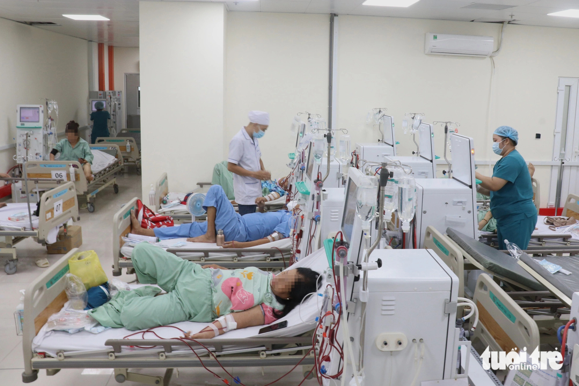 Bên trong nơi chạy thận khang trang ở Bệnh viện Đa khoa khu vực Hóc Môn- Ảnh 1. Bên trong khoa nội thận - lọc máu Bệnh viện Đa khoa huyện Hóc Môn (TP.HCM) tại tòa nhà mới 12 tầng