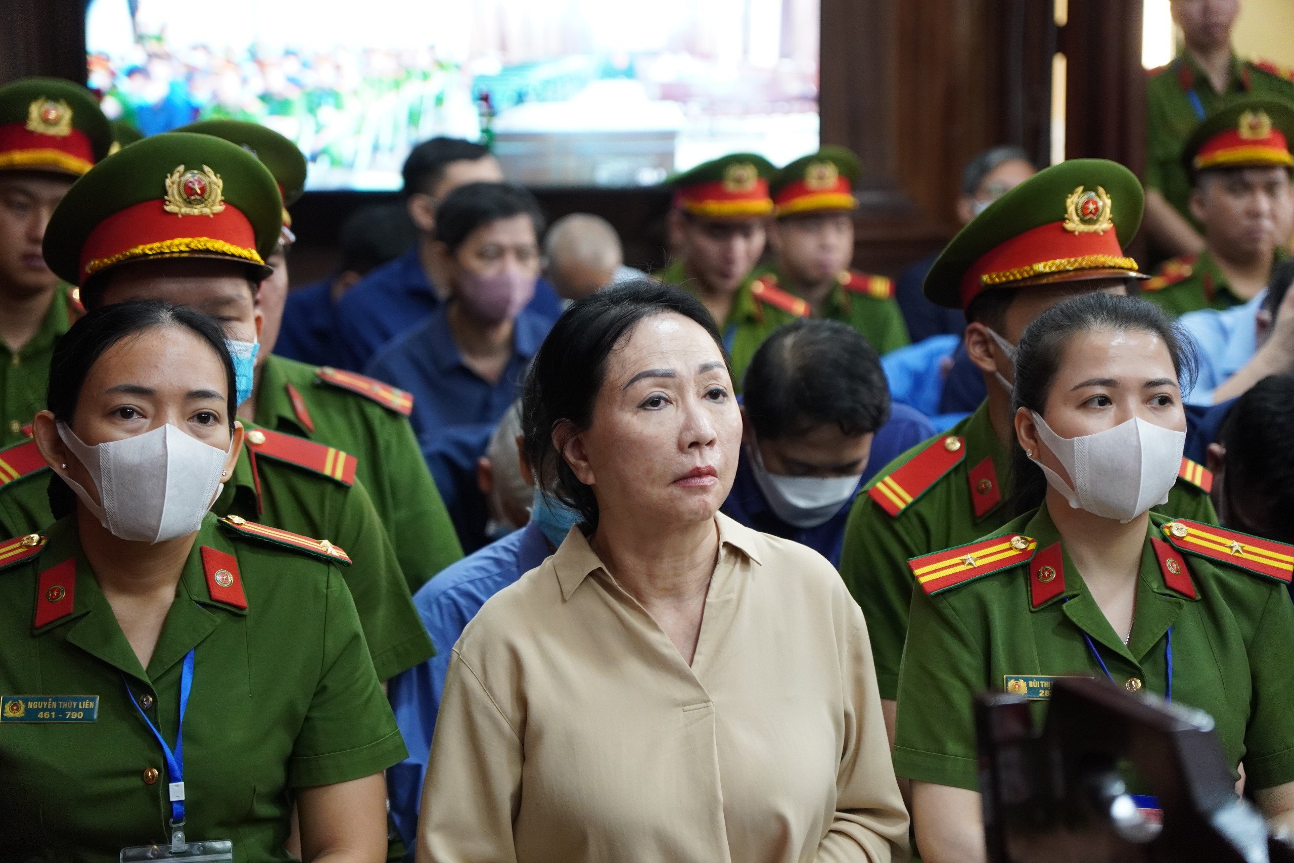 Bị cáo Trương Mỹ Lan khai 'không nhớ cho 2 tỉ hay 40 tỉ đồng'- Ảnh 1. Bị cáo Trương Mỹ Lan khai 'không nhớ cho 2 tỉ hay 40 tỉ đồng'- Ảnh 1.