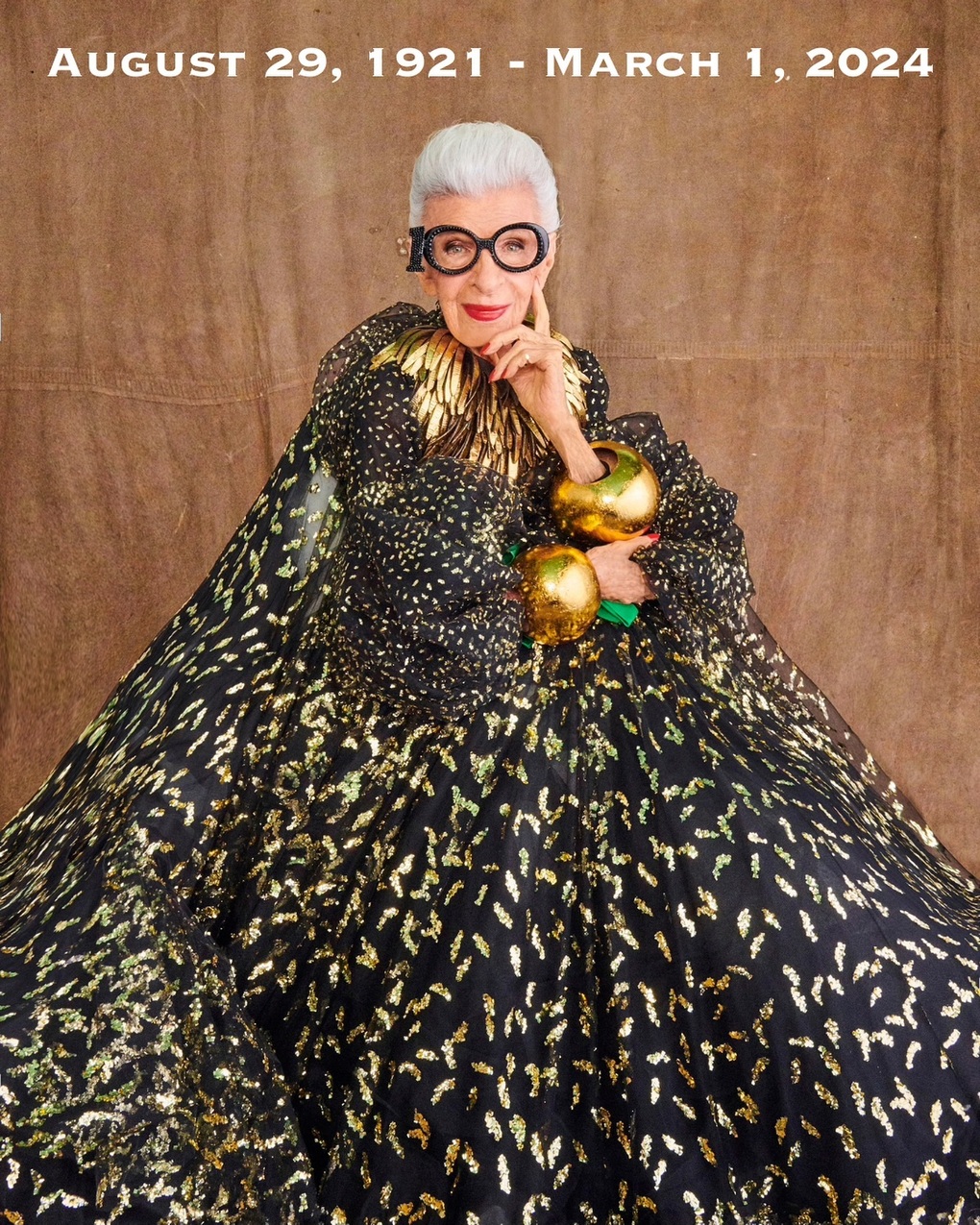 Biểu tượng thời trang thế giới Iris Apfel qua đời ở tuổi 102 - 1 Biểu tượng thời trang thế giới Iris Apfel qua đời ở tuổi 102 - 1