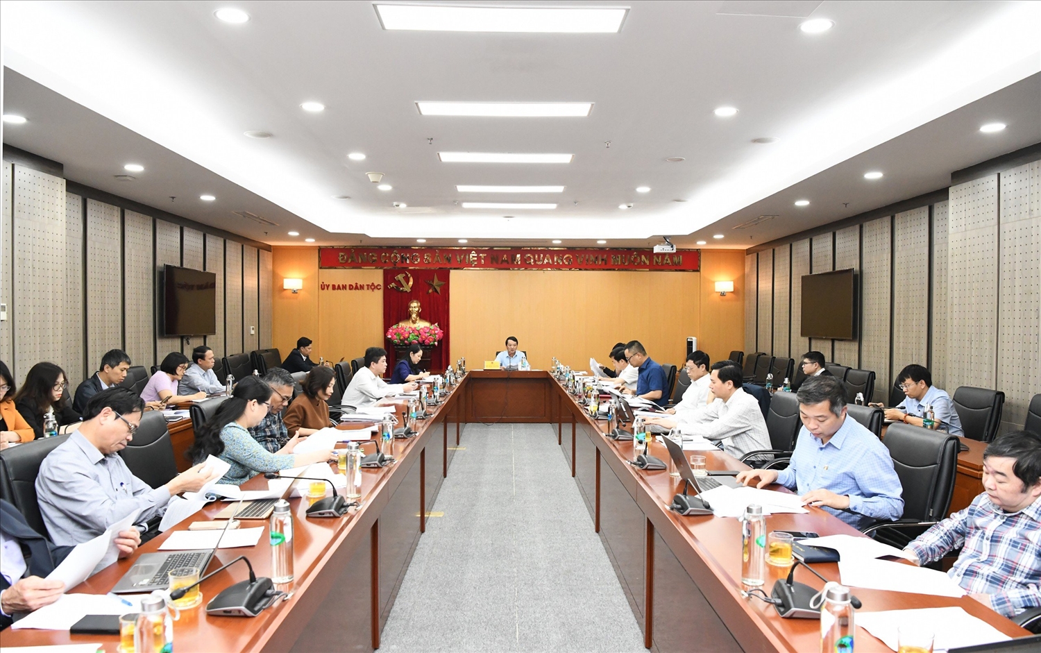 Quang cảnh cuộc họp Quang cảnh cuộc họp