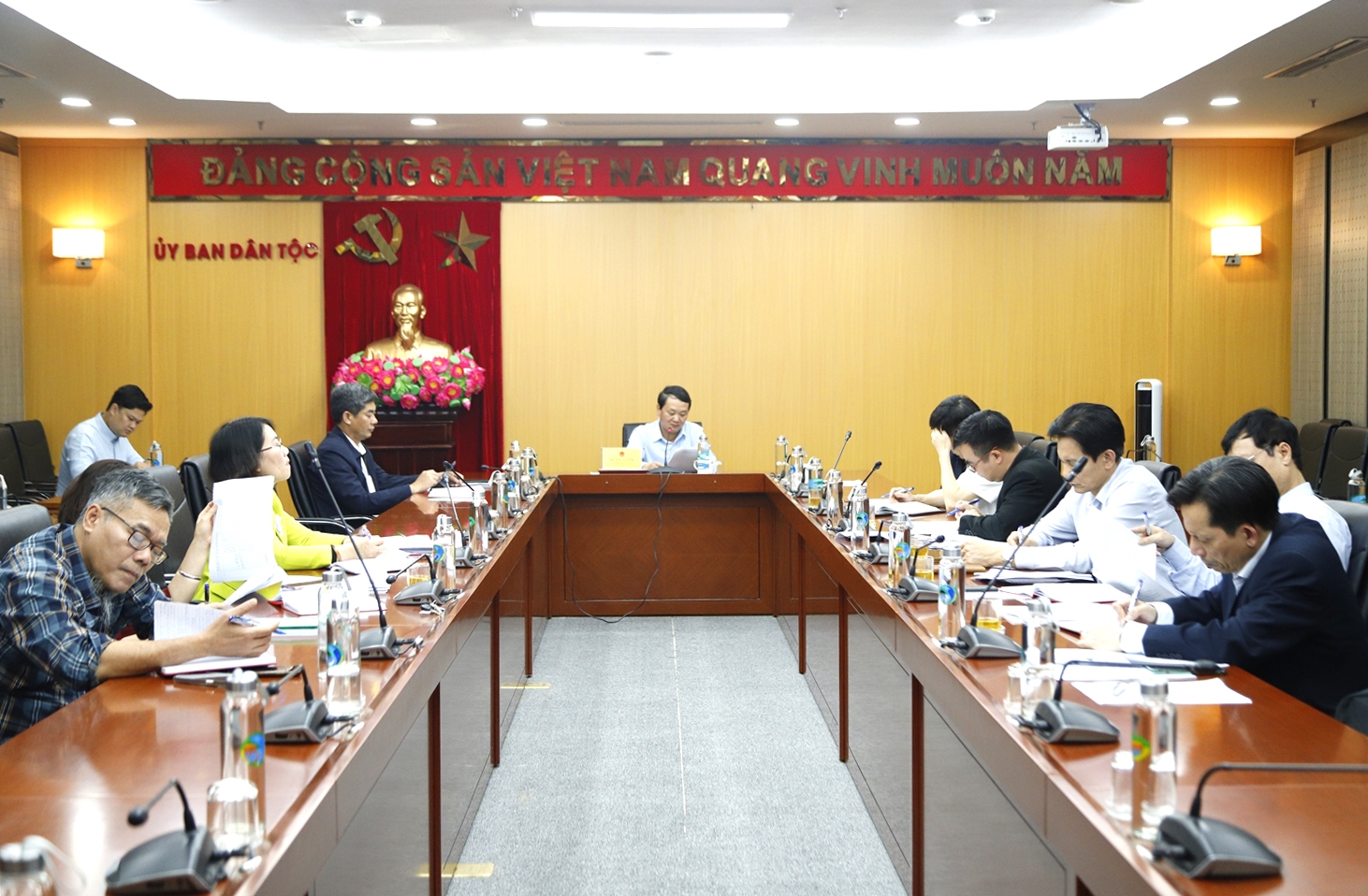 Quang cảnh cuộc họp Quang cảnh cuộc họp