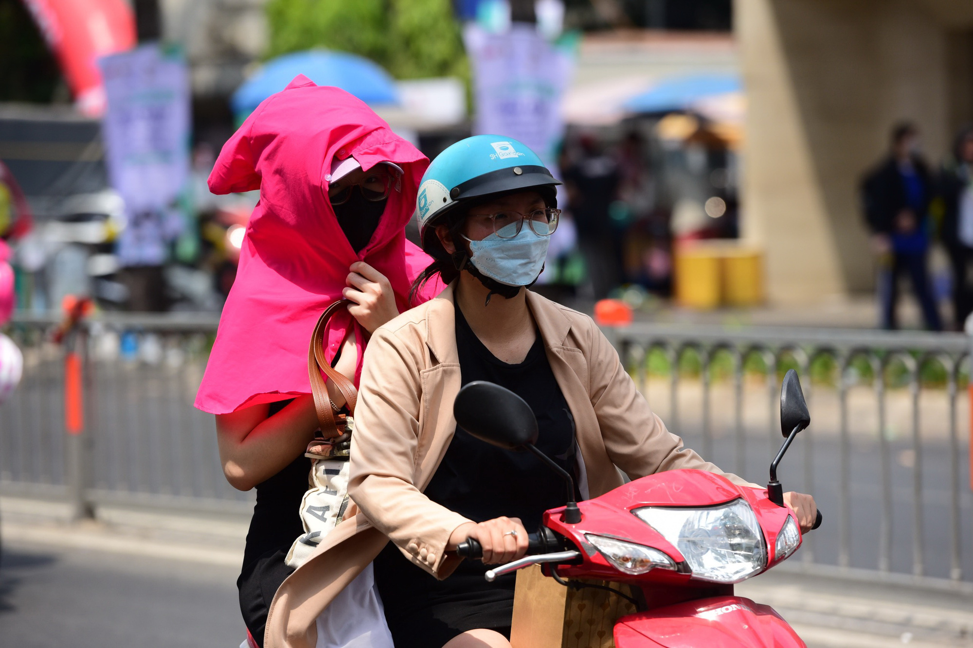 Nắng nóng gay gắt kéo dài ở TP.HCM tác động xấu đến sức khỏe - Ảnh: DUYÊN PHAN Nắng nóng gay gắt kéo dài ở TP.HCM tác động xấu đến sức khỏe - Ảnh: DUYÊN PHAN