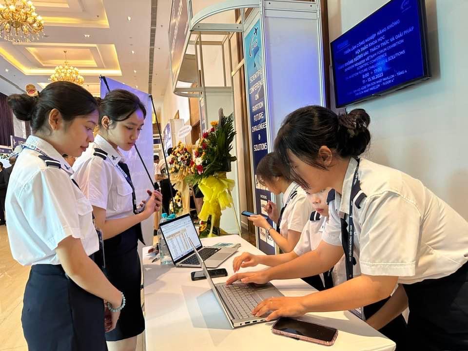 Các ngành ĐH đào tạo về hàng không thu học phí mức nào?- Ảnh 1. Các ngành ĐH đào tạo về hàng không thu học phí mức nào?- Ảnh 1.
