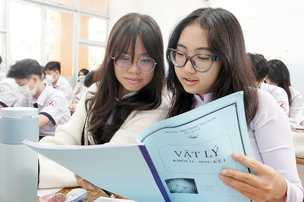 Thi tốt nghiệp THPT từ năm 2025: Cách tính điểm mới, dạy và học cũng khác- Ảnh 1. Thi tốt nghiệp THPT từ năm 2025: Cách tính điểm mới, dạy và học cũng khác- Ảnh 1.