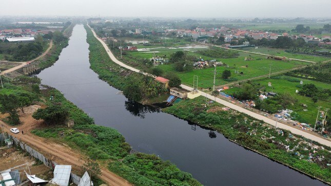 Cận cảnh sông Nhuệ ô nhiễm vừa được Bộ Nông nghiệp nêu giải pháp hồi sinh ảnh 1