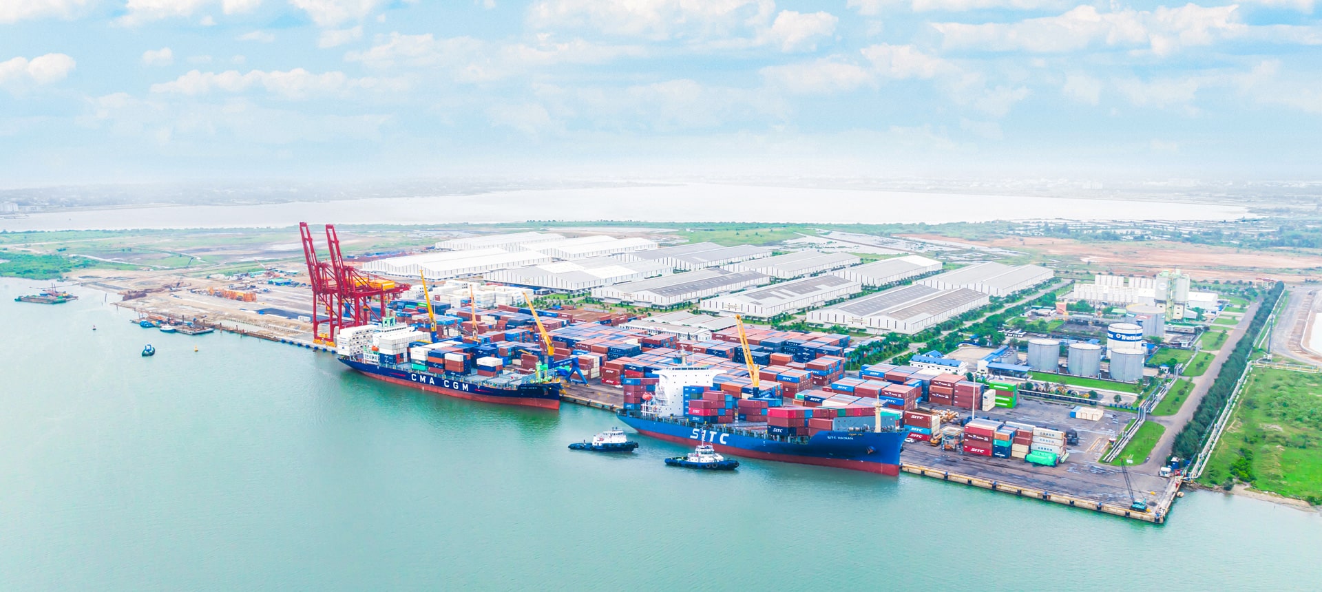 Cảng Chu Lai hướng tới mục tiêu trở thành cảng trung chuyển hàng hóa quốc tế tại miền Trung Cảng Chu Lai hướng tới mục tiêu trở thành cảng trung chuyển hàng hóa quốc tế tại miền Trung