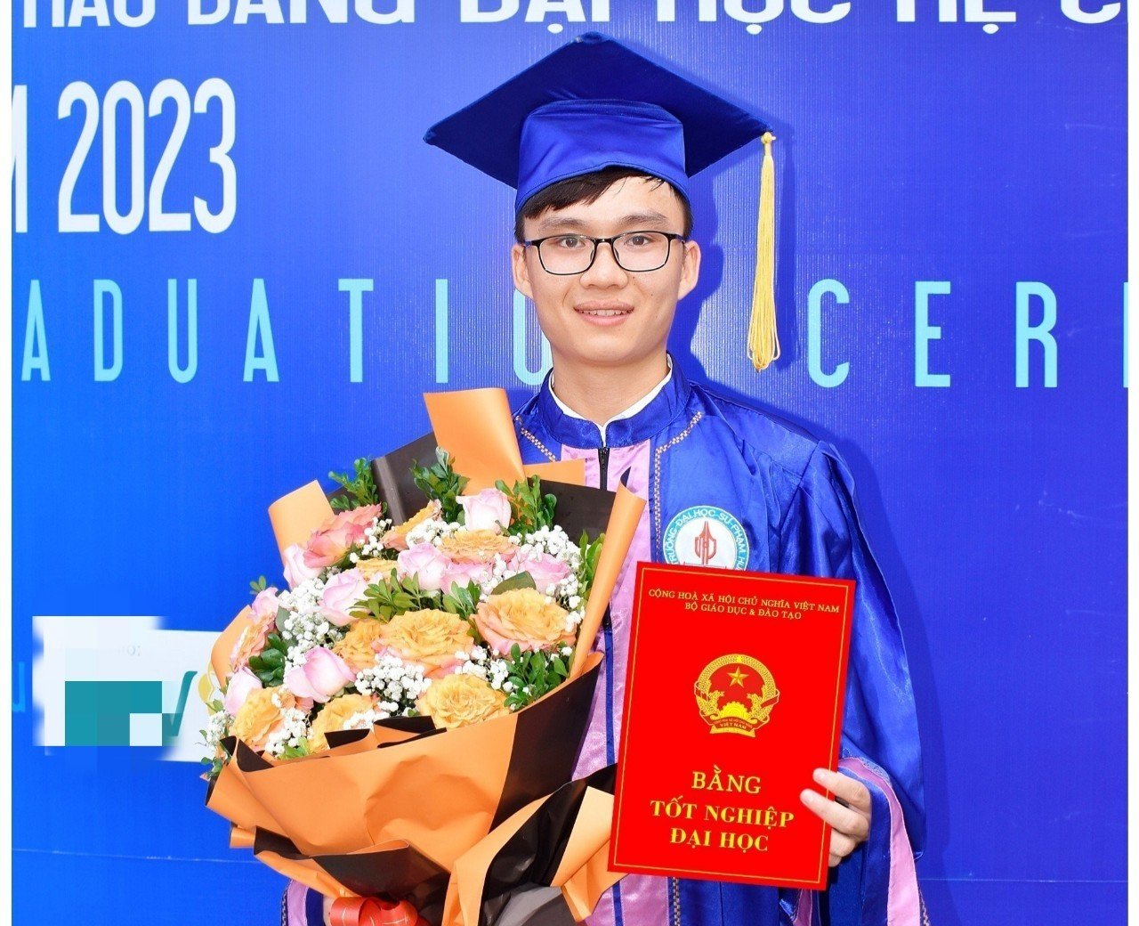 Gương mặt trẻ: Chàng trai miền núi trở thành thủ khoa kép - Ảnh 1. Gương mặt trẻ: Chàng trai miền núi trở thành thủ khoa kép - Ảnh 1.