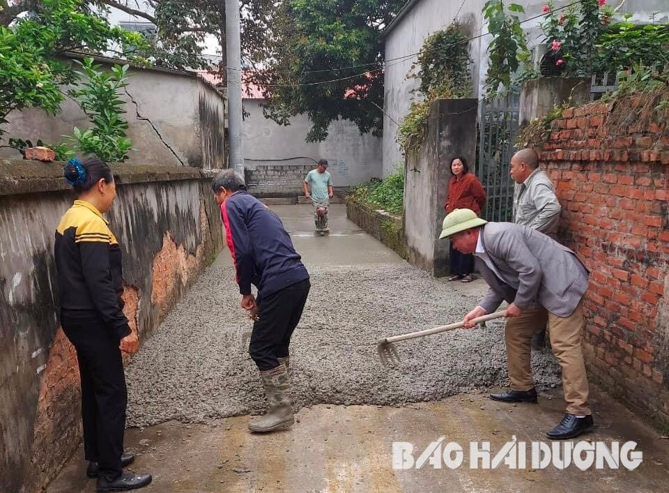 Chỉ trong 2,5 tháng hô hào, nhân dân một thôn ở Hải Dương góp ngay 4 tỷ đồng để làm đường- Ảnh 1.
Chỉ trong 2,5 tháng hô hào, nhân dân một thôn ở Hải Dương góp ngay 4 tỷ đồng để làm đường- Ảnh 1.