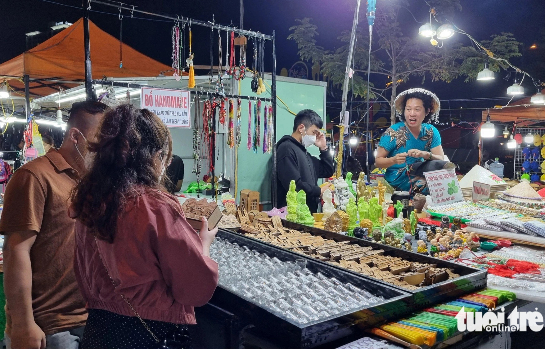 Chợ đêm Sơn Trà Đà Nẵng 'đóng cửa' vào tháng 7, đổi vị trí- Ảnh 1. Chợ đêm Sơn Trà, Đà Nẵng - Ảnh: TRƯỜNG TRUNG