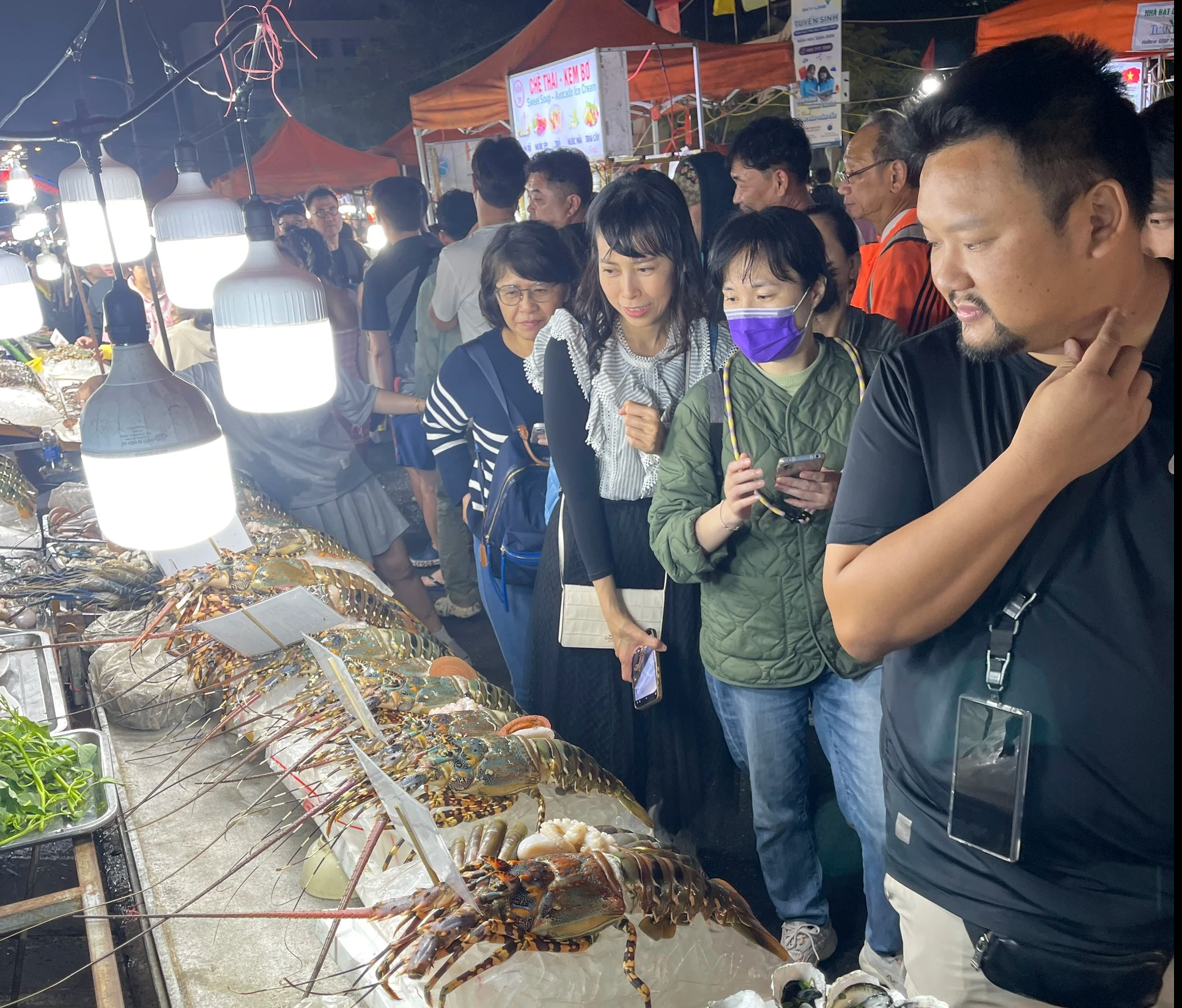 Chợ đêm Sơn Trà dừng hoạt động- Ảnh 1. Chợ đêm Sơn Trà dừng hoạt động- Ảnh 1.