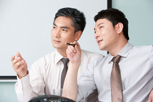 Chồng cũ và chồng mới thân thiết quá mức khiến tôi khó chịu- Ảnh 1. Chồng cũ và chồng mới thân thiết quá mức khiến tôi khó chịu- Ảnh 1.
