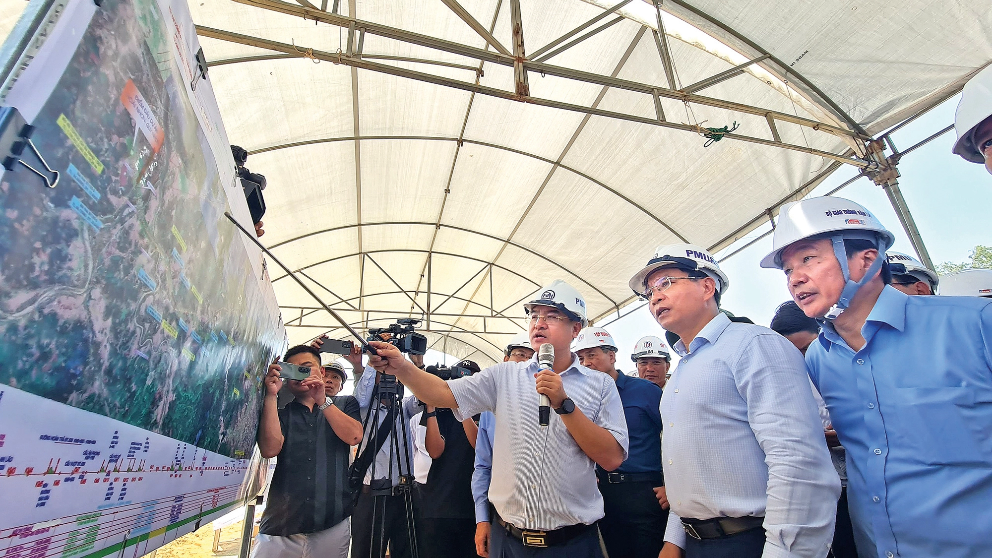Chuyến kiểm tra thực địa và 3 thông điệp của Bộ trưởng- Ảnh 2. Chuyến kiểm tra thực địa và 3 thông điệp của Bộ trưởng- Ảnh 2.
