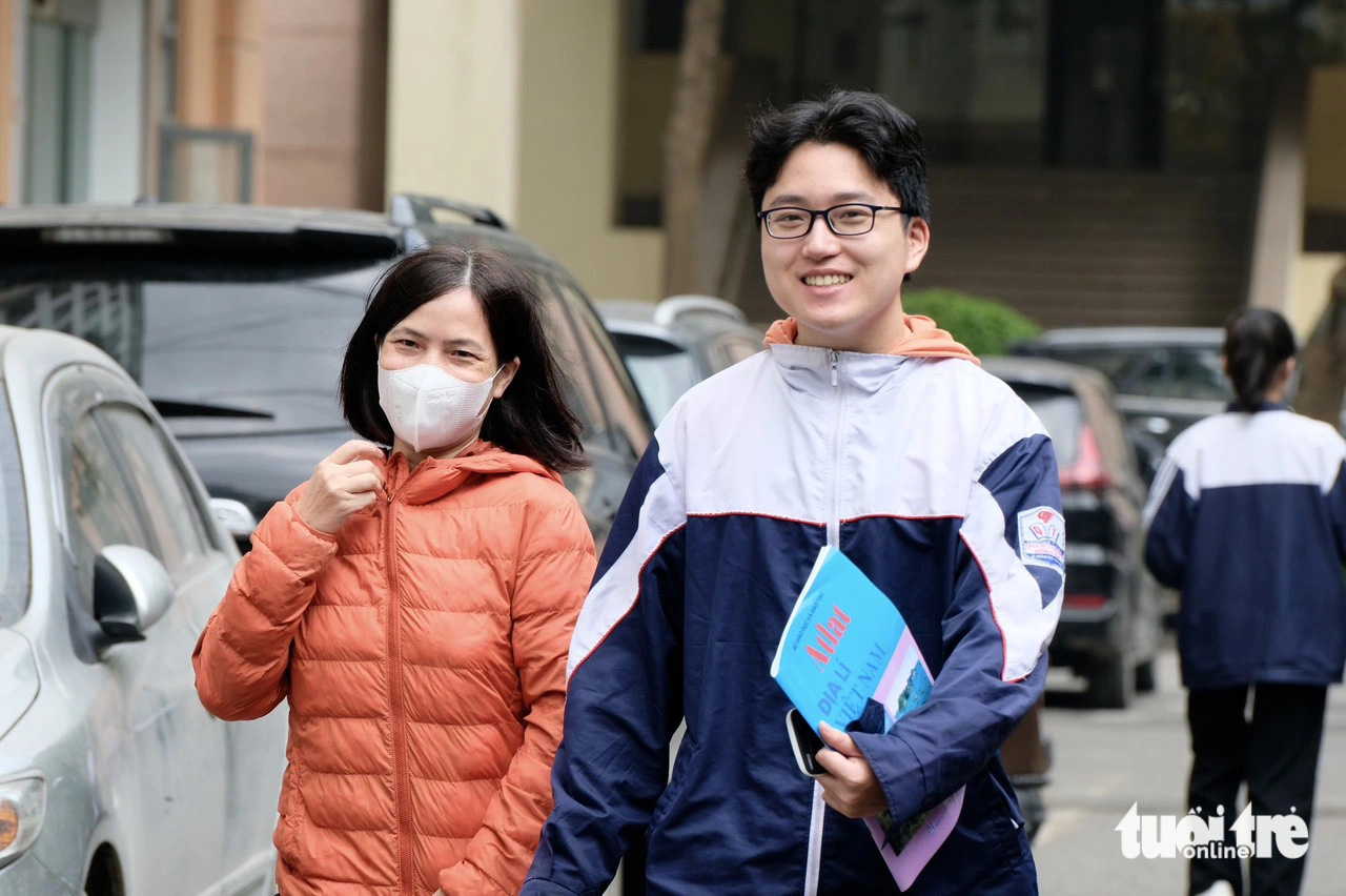 Có nên luyện thi đánh giá năng lực?- Ảnh 1. Thí sinh tham dự kỳ thi đánh giá năng lực đợt đầu tiên năm 2024 của Đại học Quốc gia Hà Nội - Ảnh: NGUYÊN BẢO
