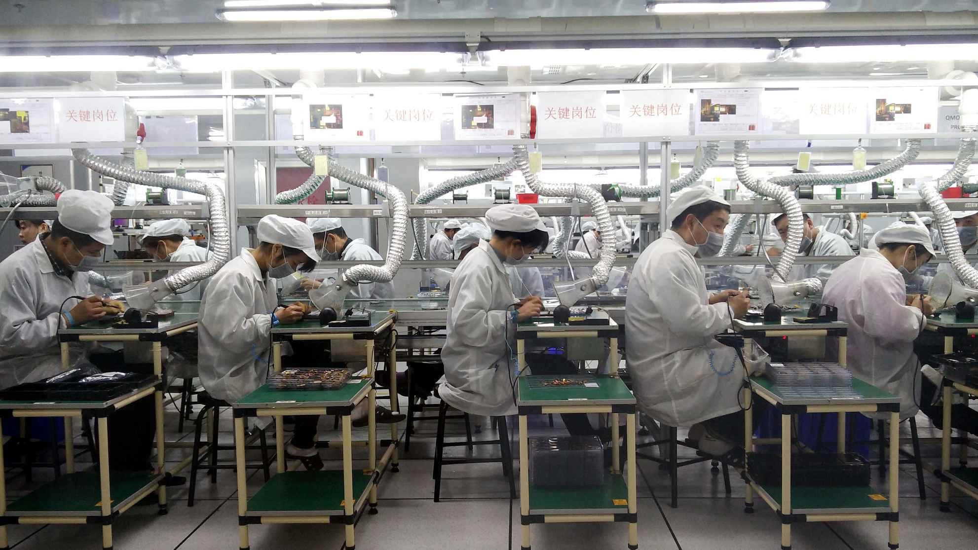 Lao động trong nhà máy bán dẫn tại Đài Loan - Ảnh: P.D.