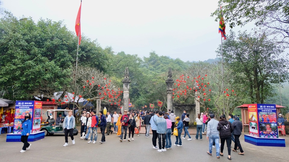 Lễ hội Gióng tại Khu di tich Quốc gia đặc biệt đền Sóc là điểm đến văn hóa tâm linh hấp dẫn dịp đầu năm tại huyện Sóc Sơn. Ảnh: Trọng Tùng