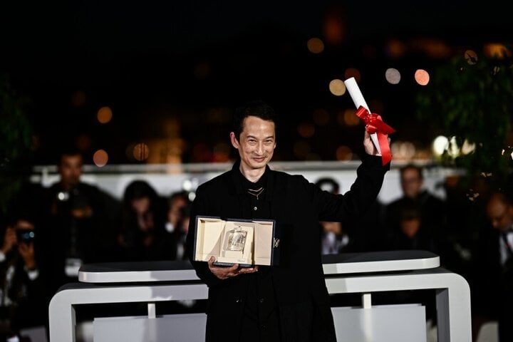 Trần Anh Hùng giành giải Đạo diễn xuất sắc nhất tại LHP Cannes 2023 với bộ phim "Muôn vị nhân gian".