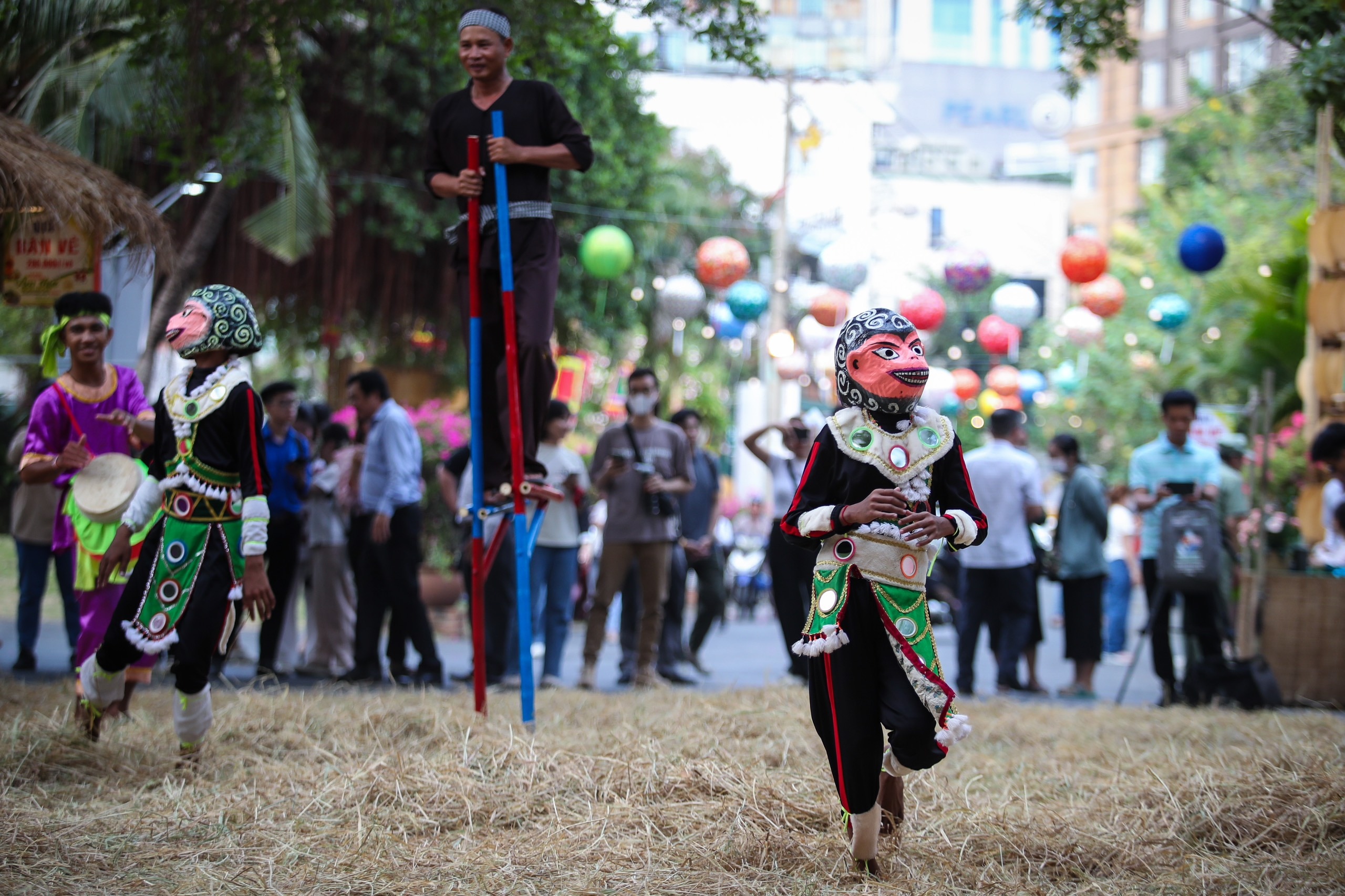 Cổng vào lễ hội gây ấn tượng với người dân, du khách - Ảnh: Nhật Thịnh