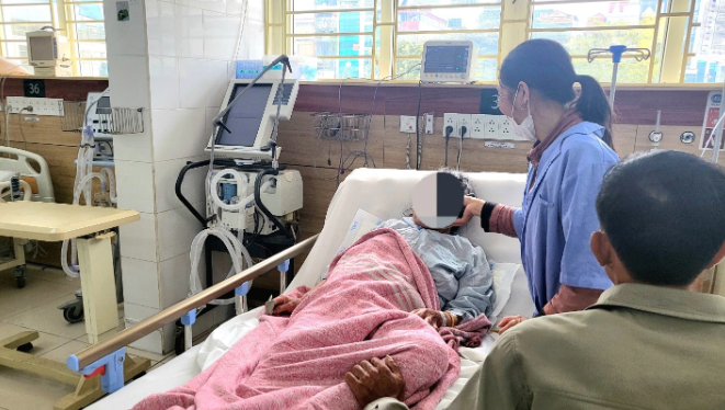 Đốt than cùng lá cúc tần trong phòng kín, 2 vợ chồng ngộ độc khí CO- Ảnh 1. C:\Users\Administrator\Desktop\hon-me-ngo-doc.png