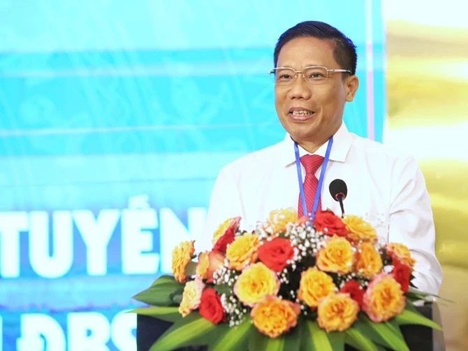 Phó Chủ tịch UBND thành phố Cần Thơ Nguyễn Thực Hiện phát biểu tại hội thảo.