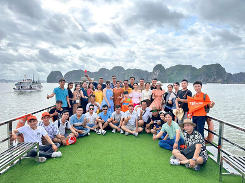Các doanh nghiệp chuyển hướng phát triển các tour đường bộ, đường thủy trong bối cảnh giá vé máy bay tăng cao Ảnh: LAM GIANG Các doanh nghiệp chuyển hướng phát triển các tour đường bộ, đường thủy trong bối cảnh giá vé máy bay tăng cao Ảnh: LAM GIANG
