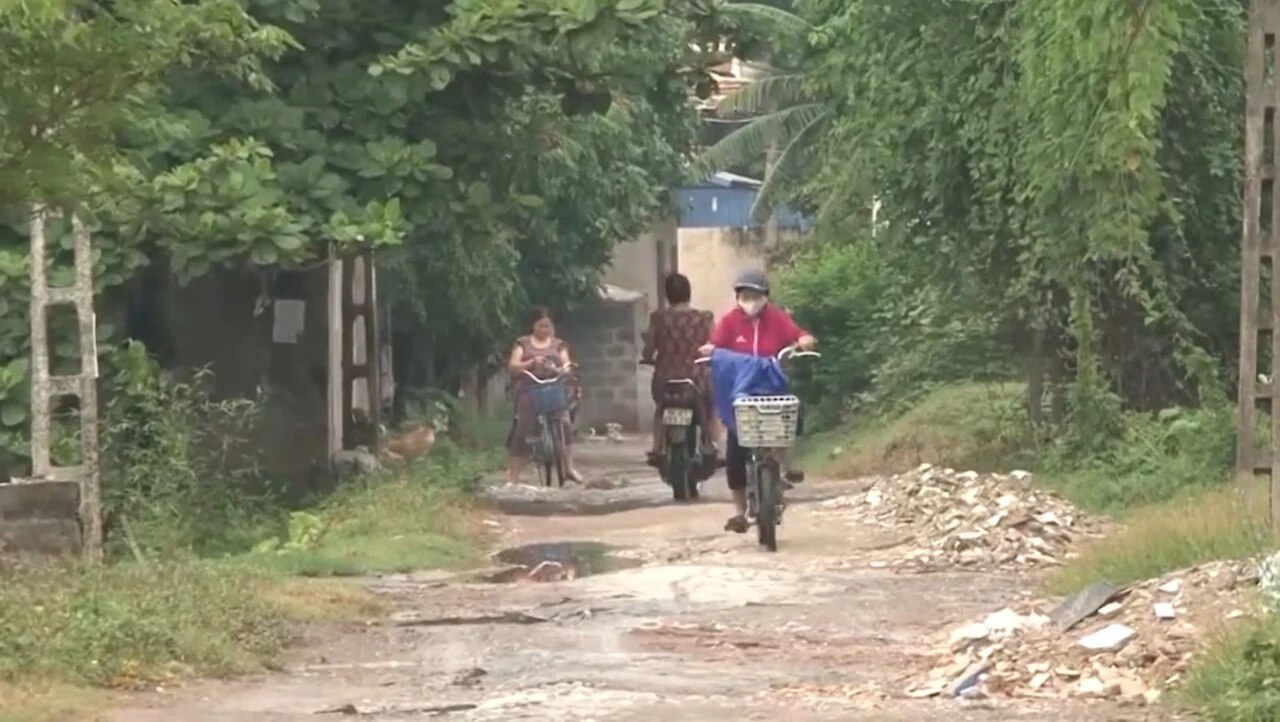 Nam Định: Đường hư hỏng nặng, dân lo lắng mỗi khi phải đi qua- Ảnh 2.