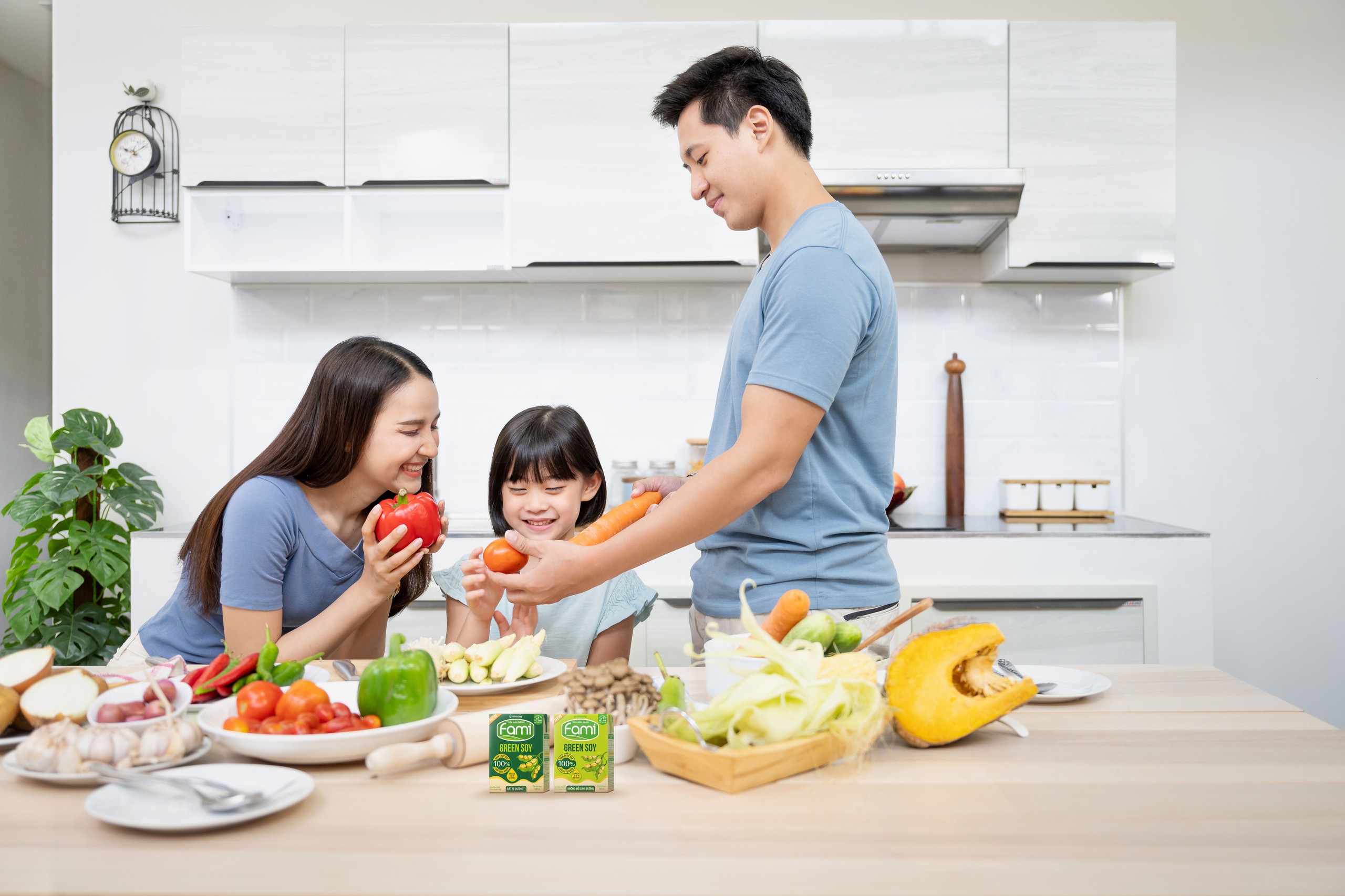Fami Green Soy – Vinasoy giúp "khỏe đẹp trăm phần, cân bằng cuộc sống" - Ảnh 1. Fami Green Soy – Vinasoy giúp "khỏe đẹp trăm phần, cân bằng cuộc sống" - Ảnh 1.