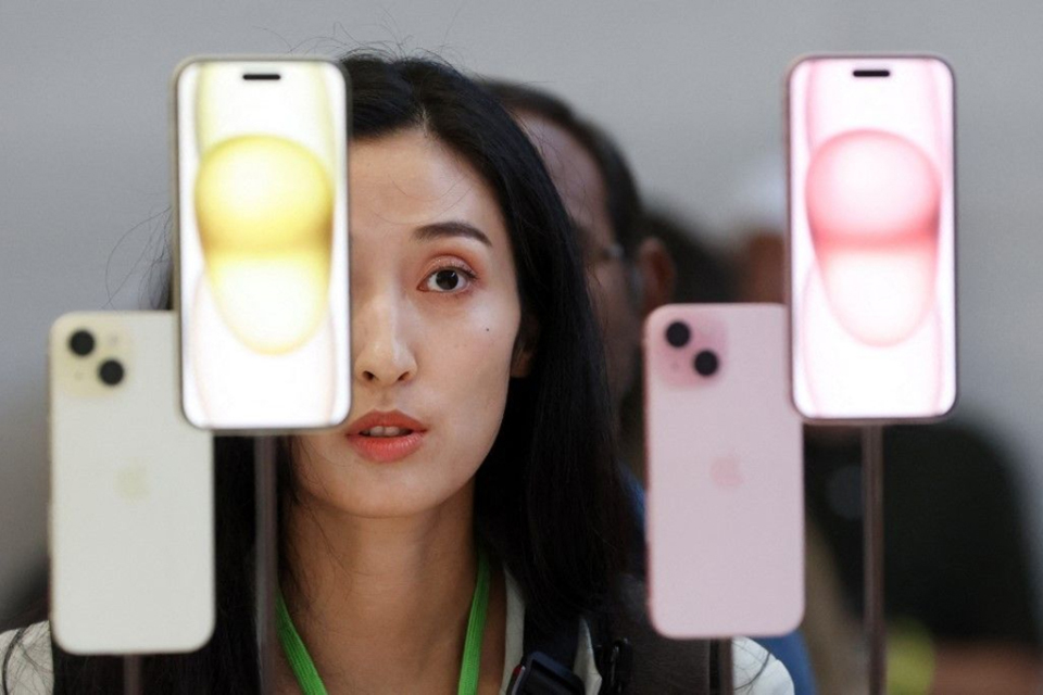 Giá smartphone ngày càng tăng nhưng có thực sự 'đắt đỏ'- Ảnh 1. Giá smartphone ngày càng tăng nhưng có thực sự 'đắt đỏ'- Ảnh 1.