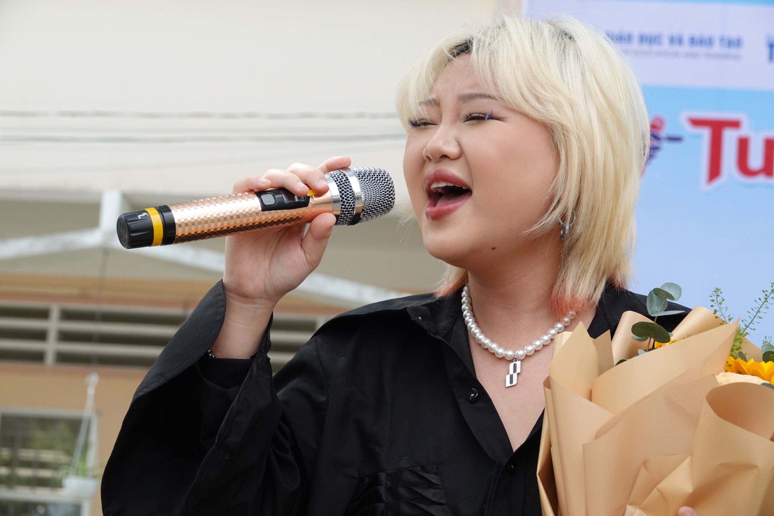 Hà Minh 'Vietnam Idol 2023' lần đầu nói về khó khăn khi theo con đường ca hát- Ảnh 1.