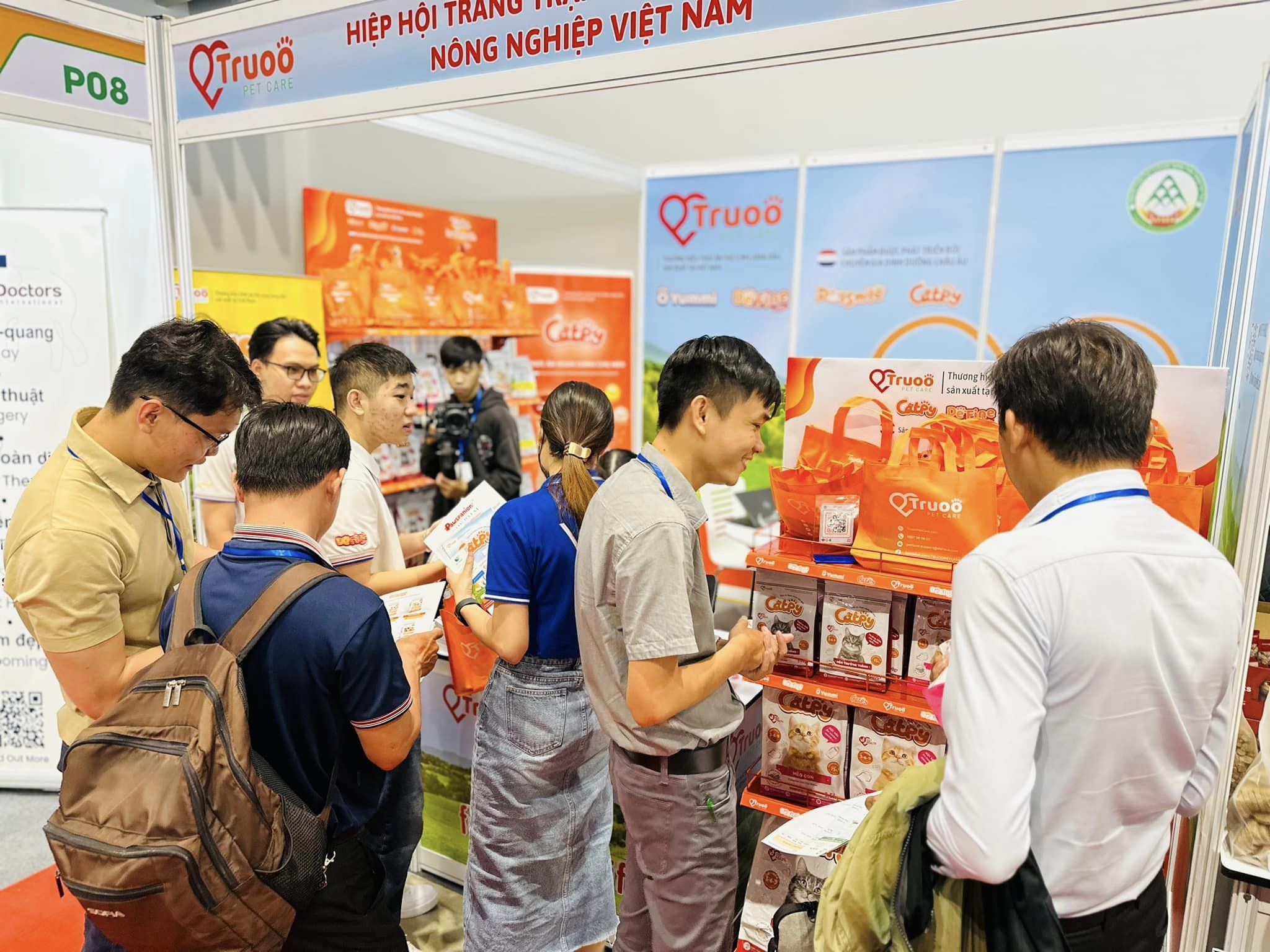 Hàng nghìn người đến dự Triển lãm quốc tế về dịch vụ chăm sóc thú cưng lớn nhất Việt Nam - Ảnh 1. Hàng nghìn người đến dự Triển lãm quốc tế về dịch vụ chăm sóc thú cưng lớn nhất Việt Nam - Ảnh 1.