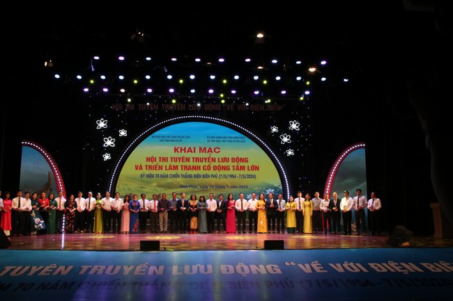 Hội thi tuyên truyền lưu động kỷ niệm 70 năm Chiến thắng Điện Biên Phủ (7/5/1954-7/5/2024) - Ảnh 7. Hội thi tuyên truyền lưu động kỷ niệm 70 năm Chiến thắng Điện Biên Phủ (7/5/1954-7/5/2024) - Ảnh 7.