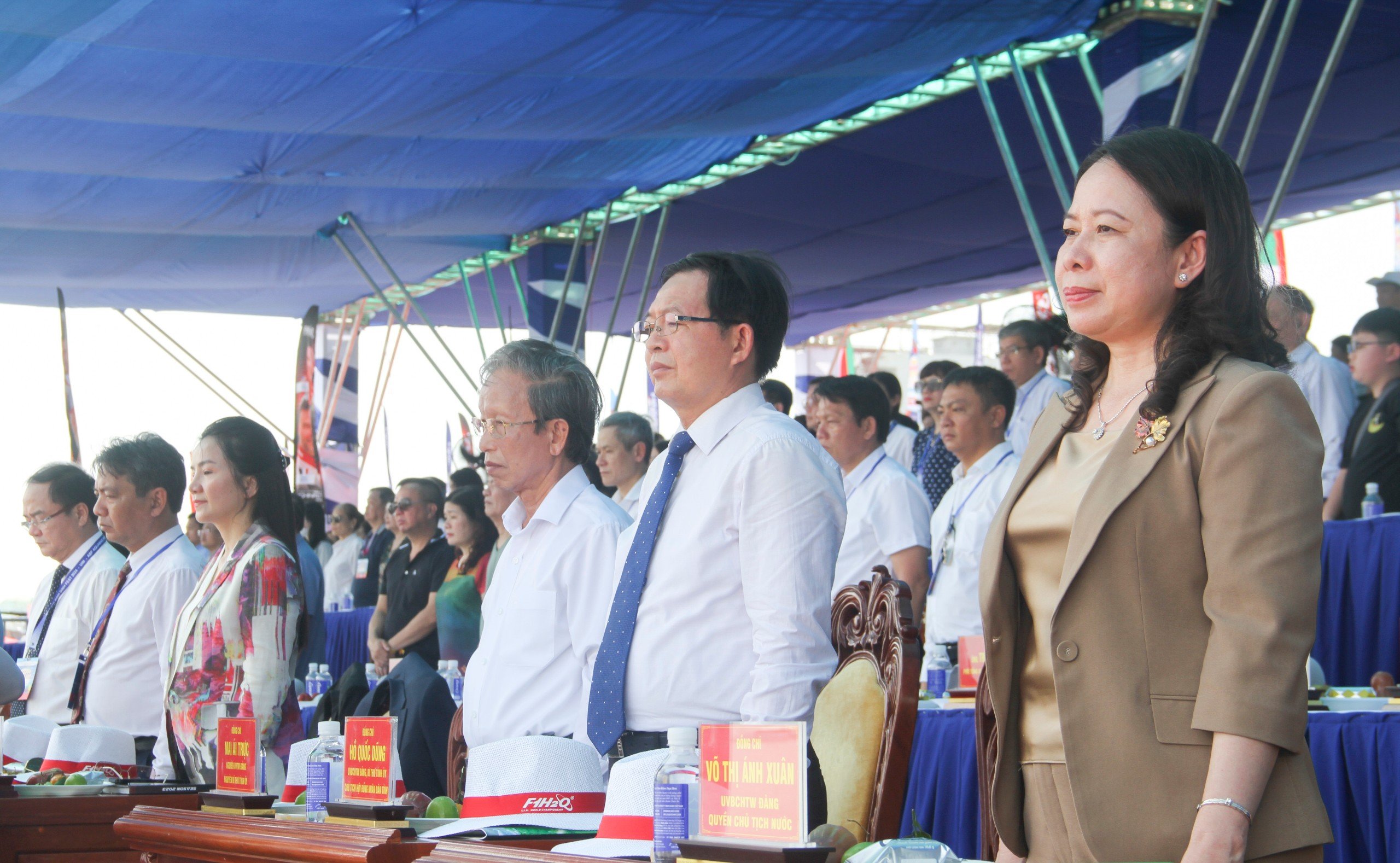 Khai mạc giải đua thuyền máy F1 thế giới tổ chức tại Bình Định- Ảnh 1. Khai mạc giải đua thuyền máy F1 thế giới tổ chức tại Bình Định- Ảnh 1.