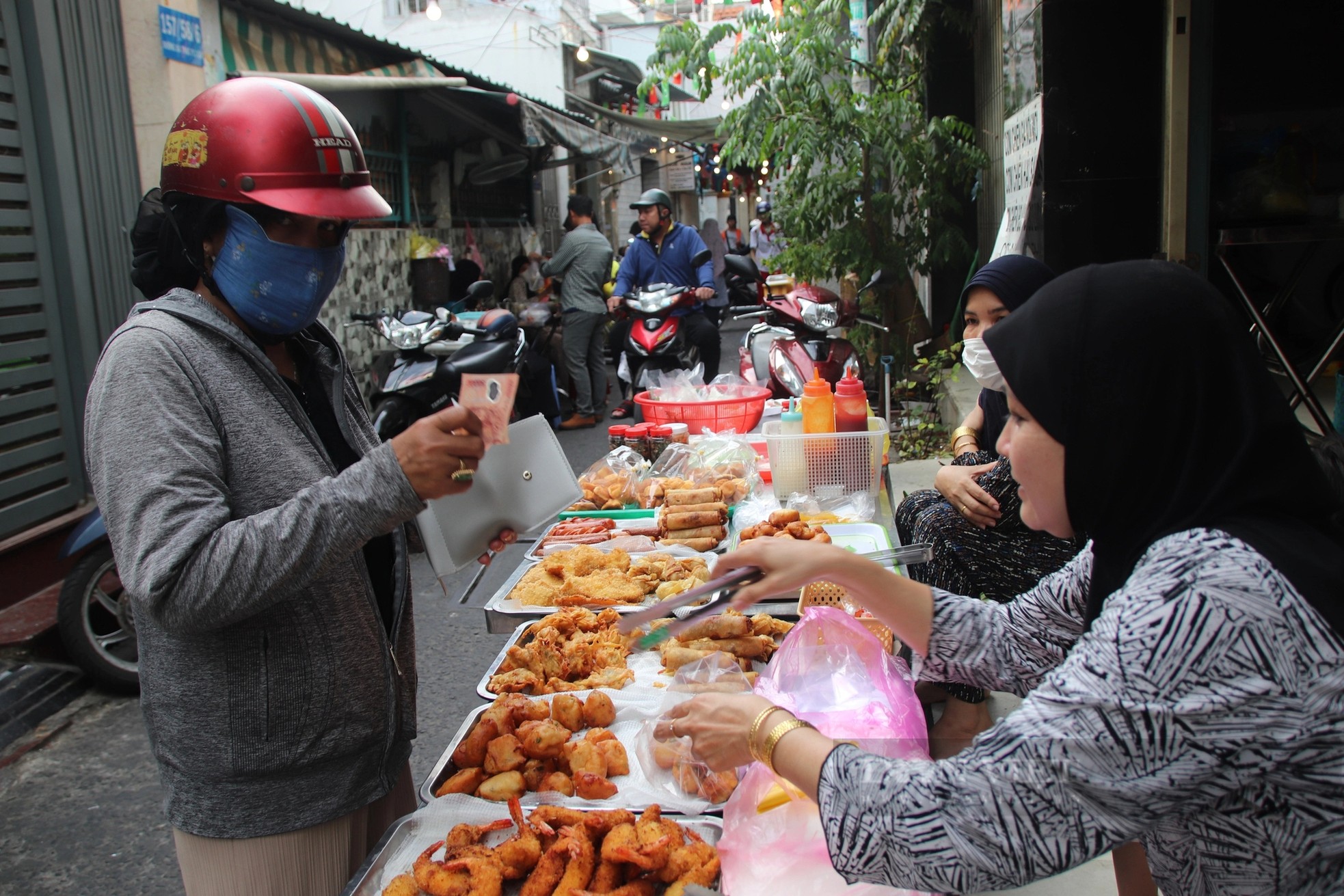 Khám phá khu chợ hoạt động vào lễ Ramadan của người đạo Hồi giữa lòng TPHCM ảnh 1