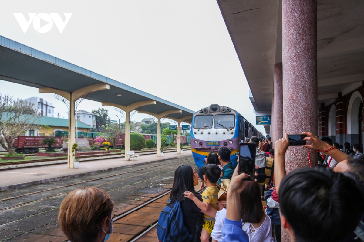 khám phá toa tàu du lịch huế - Đà nẵng sắp đưa vào khai thác hình ảnh 1 kham pha toa tau du lich hue - Da nang sap dua vao khai thac hinh anh 1
