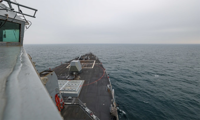 Khu trục hạm USS John Finn của Mỹ đi qua eo biển Đài Loan ngày 5/3. Ảnh: US Navy