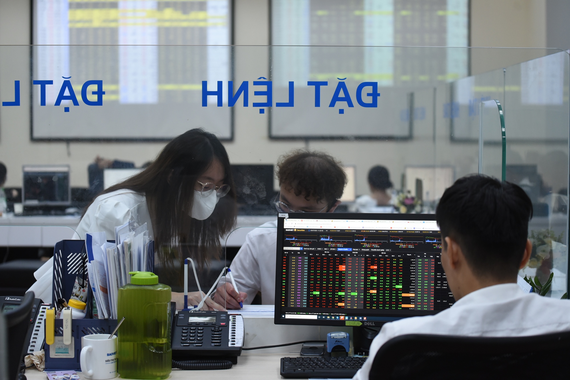 Lãi suất cho vay cầm cố đầu tư chứng khoán hiện bao nhiêu?- Ảnh 1. Lãi suất cho vay cầm cố đầu tư chứng khoán hiện bao nhiêu?- Ảnh 1.