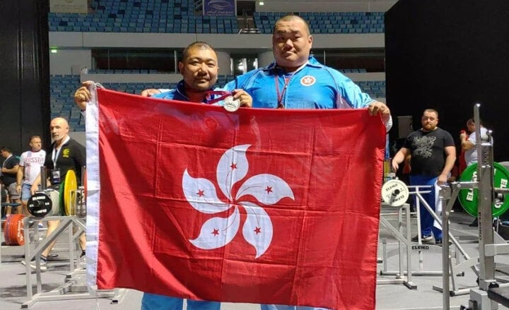 Hai vận động viên lực tạ Kitsui và Fong.