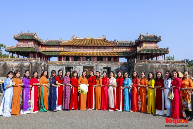 Miễn vé cho nữ du khách mang áo dài tham quan di tích Huế dịp 8/3 - Ảnh 1. Miễn vé cho nữ du khách mang áo dài tham quan di tích Huế dịp 8/3 - Ảnh 1.