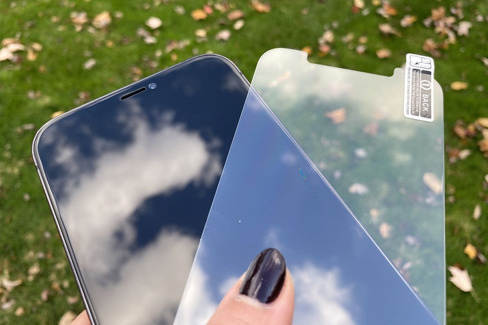 Miếng bảo vệ màn hình iPhone có còn cần thiết?- Ảnh 1. Miếng bảo vệ màn hình iPhone có còn cần thiết?- Ảnh 1.