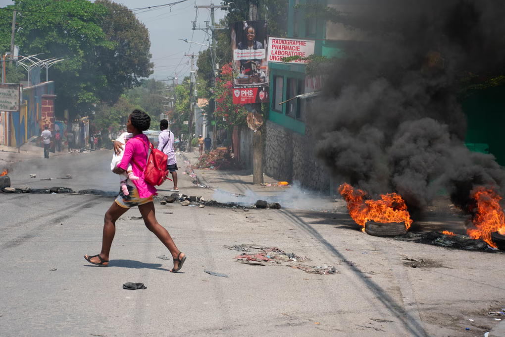 Mỹ điều trực thăng sơ tán công dân khỏi Haiti - 1 Mỹ điều trực thăng sơ tán công dân khỏi Haiti - 1