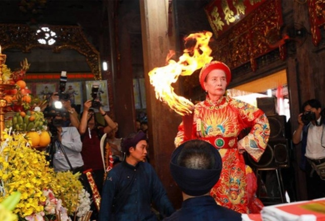 Nghệ nhân nhân dân, đại lão đồng đền Phủ Dầy Trần Thị Duyên qua đời - Ảnh 1. Nghệ nhân nhân dân, đại lão đồng đền Phủ Dầy Trần Thị Duyên qua đời - Ảnh 1.