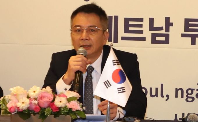 Ông Mai Xuân Thành, Tổng cục trưởng Tổng cục Thuế phát biểu tại hội nghị xúc tiến đầu tư tại Hàn Quốc, ngày 7/3. Ảnh: Bộ Tài chính