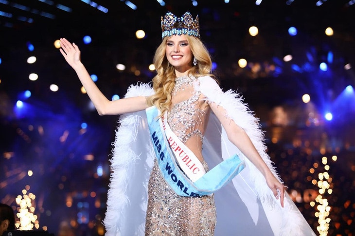 Thí sinh đến từ Cộng hòa Czech đăng quang Miss World lần thứ 71 - Ảnh: Fanpage Miss World