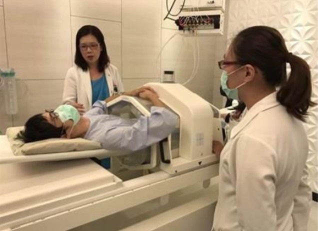 Người phụ nữ 60 tuổi mắc ung thư bàng quang do thường xuyên làm việc này khi làm đẹp, chị em cần cảnh giác với sở thích này - Ảnh 2. Người phụ nữ 60 tuổi mắc ung thư bàng quang do thường xuyên làm việc này khi làm đẹp, chị em cần cảnh giác với sở thích này - Ảnh 2.